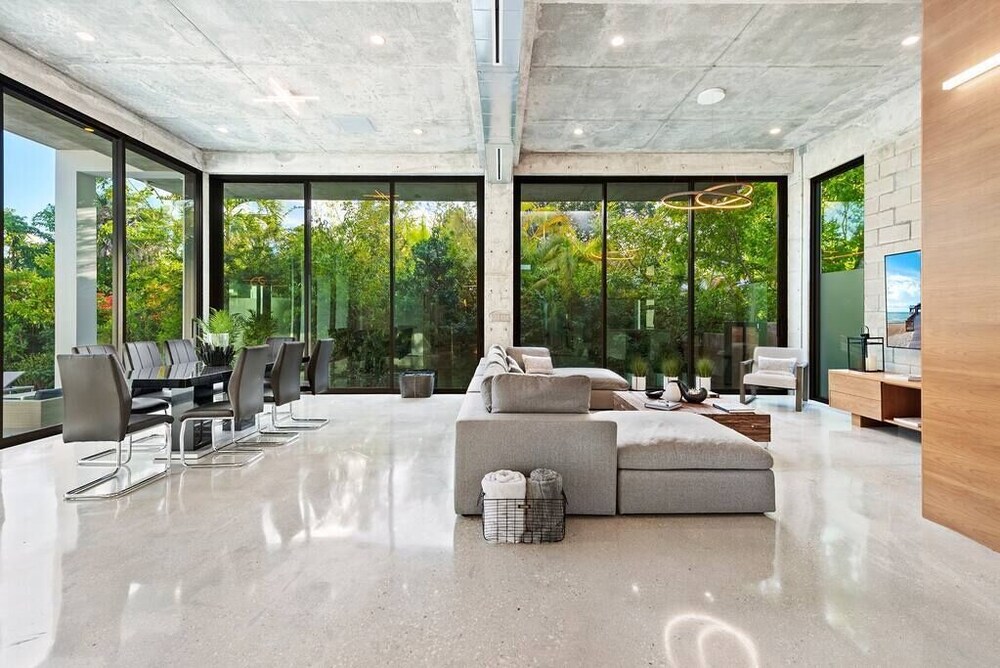 One of a kind Luxury Villa with Pool and jacuzzi !