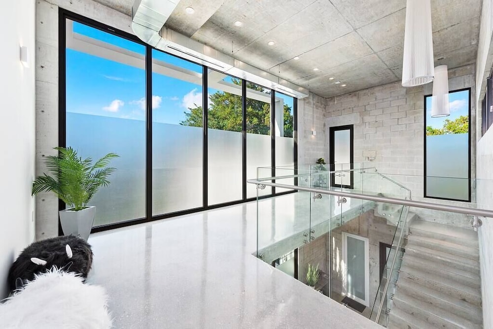 One of a kind Luxury Villa with Pool and jacuzzi !