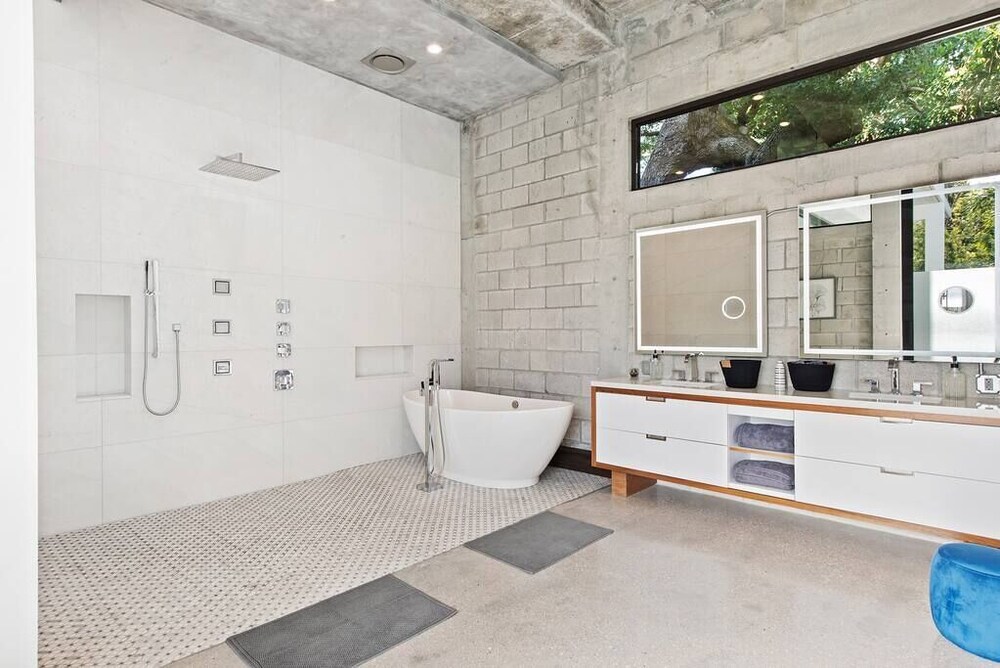 One of a kind Luxury Villa with Pool and jacuzzi !