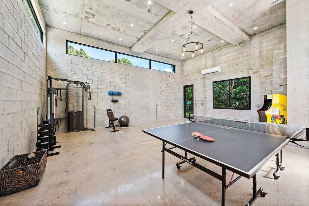 One of a kind Luxury Villa with Pool and jacuzzi !