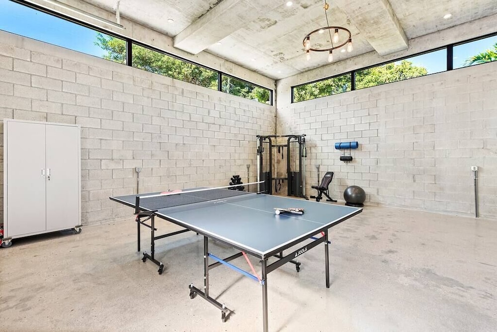 One of a kind Luxury Villa with Pool and jacuzzi !