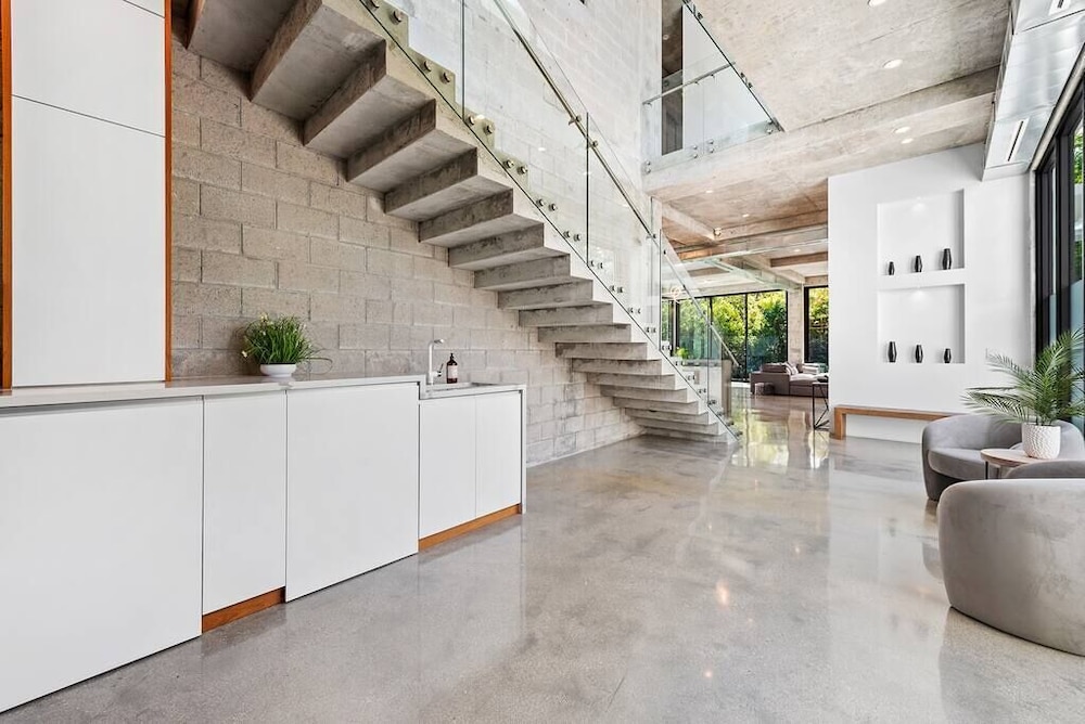 One of a kind Luxury Villa with Pool and jacuzzi !