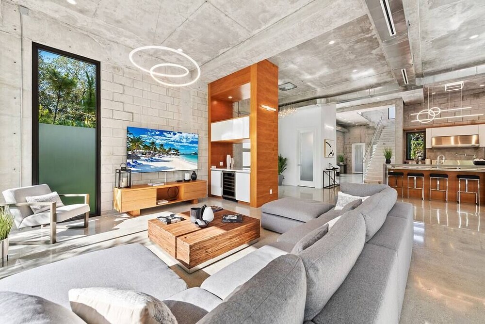 One of a kind Luxury Villa with Pool and jacuzzi !