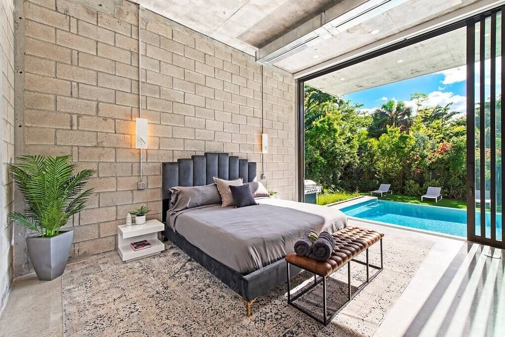 One of a kind Luxury Villa with Pool and jacuzzi !