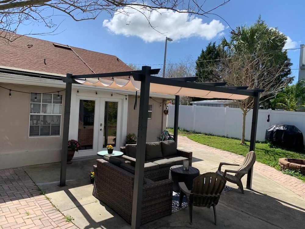 Coffee Pot Bayou , beach house, St. Petersburg Clearwater Room