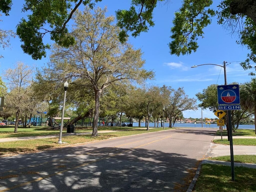 Coffee Pot Bayou , beach house, St. Petersburg Clearwater Room