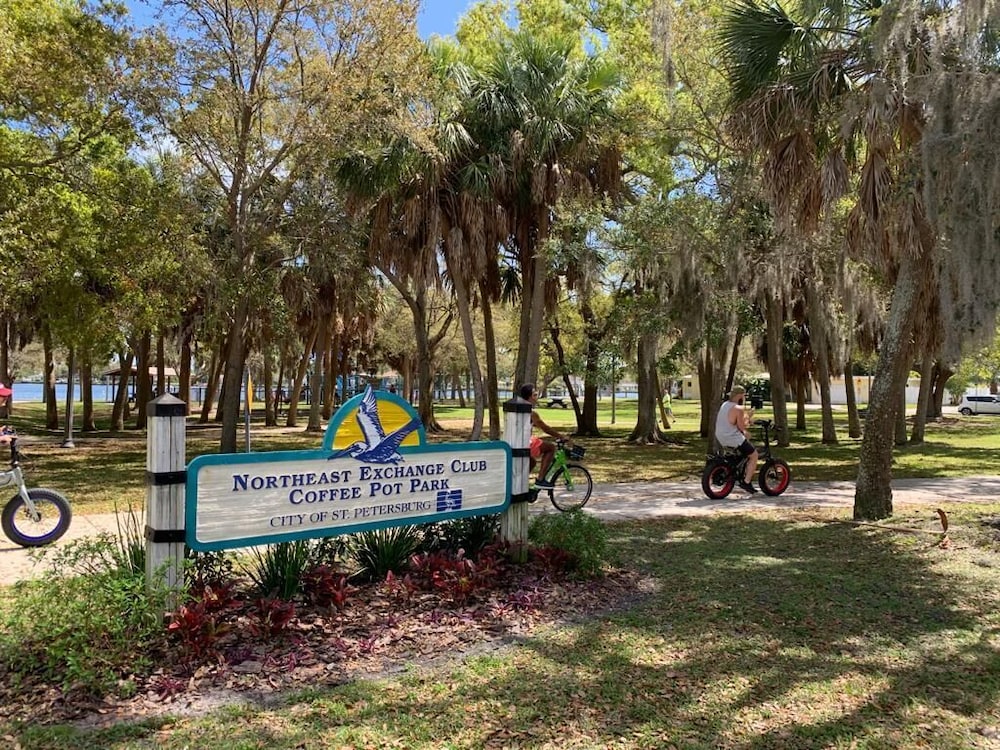 Coffee Pot Bayou , beach house, St. Petersburg Clearwater Room