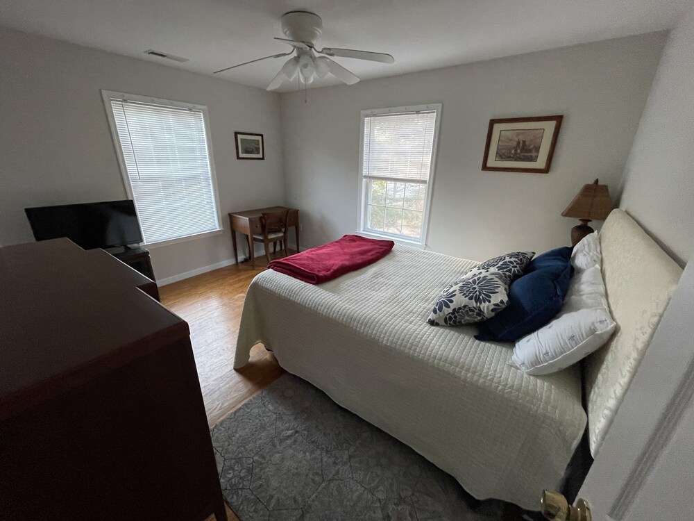 8BR / 3BA in Bethany Beach - walk to town and beach - pet friendly 