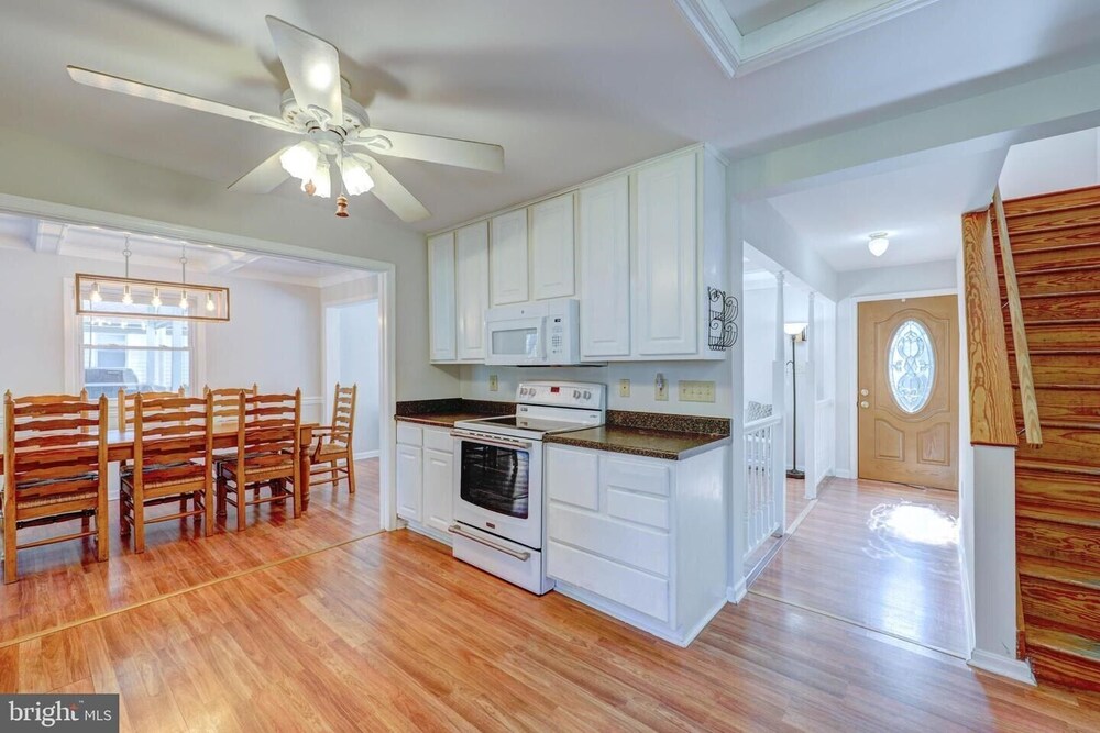 8BR / 3BA in Bethany Beach - walk to town and beach - pet friendly 