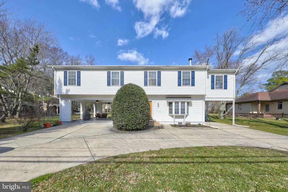 8BR / 3BA in Bethany Beach - walk to town and beach - pet friendly 