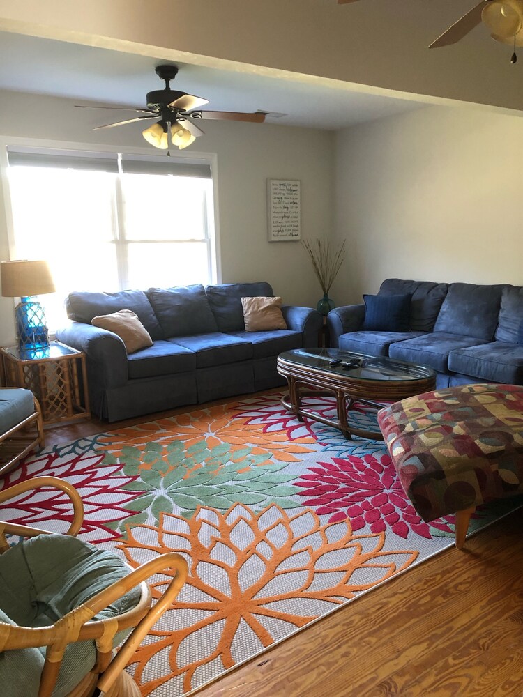 8BR / 3BA in Bethany Beach - walk to town and beach - pet friendly 