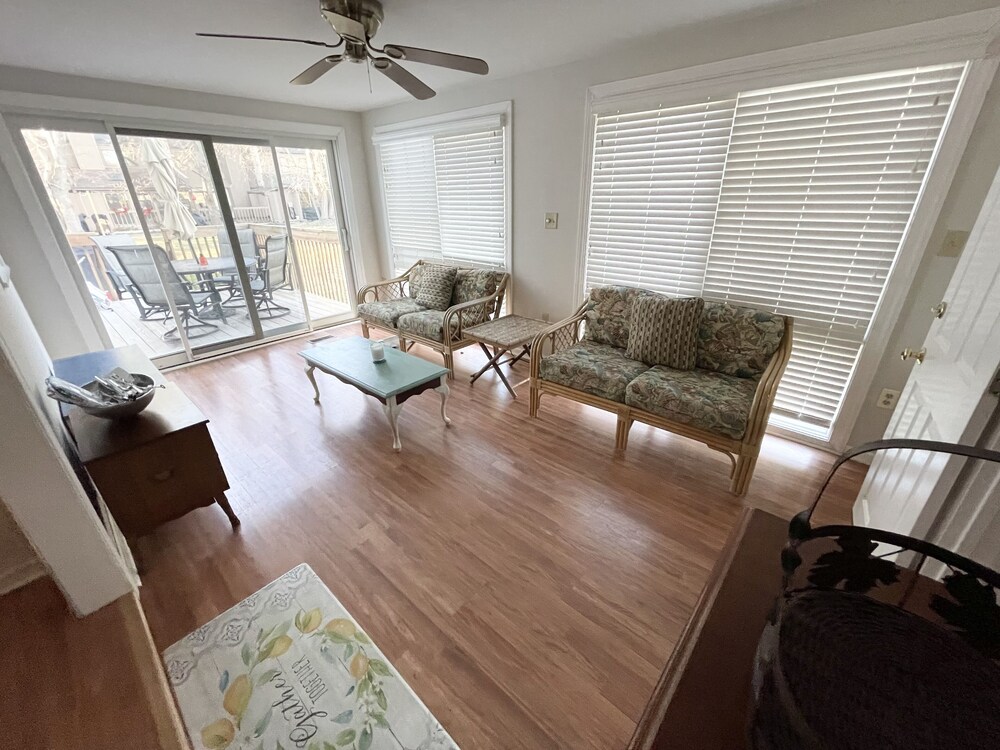 8BR / 3BA in Bethany Beach - walk to town and beach - pet friendly 