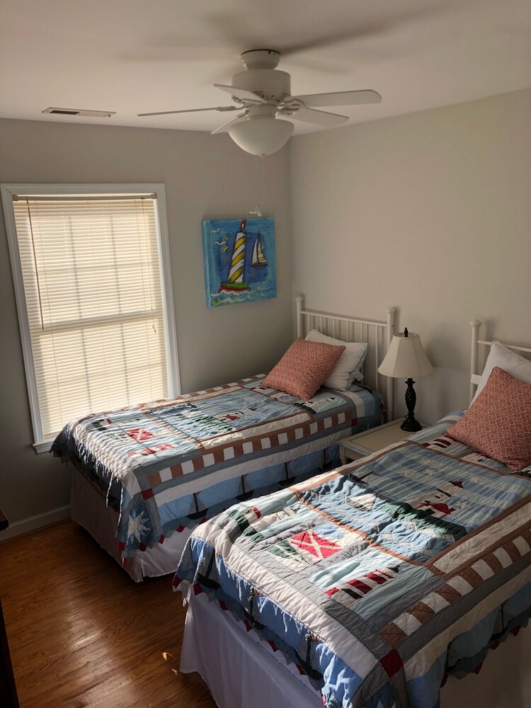 8BR / 3BA in Bethany Beach - walk to town and beach - pet friendly 