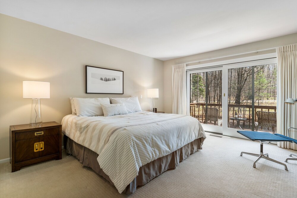 Modern Home in Birchwood Farms, Near Ski Hills & Downtown Harbor