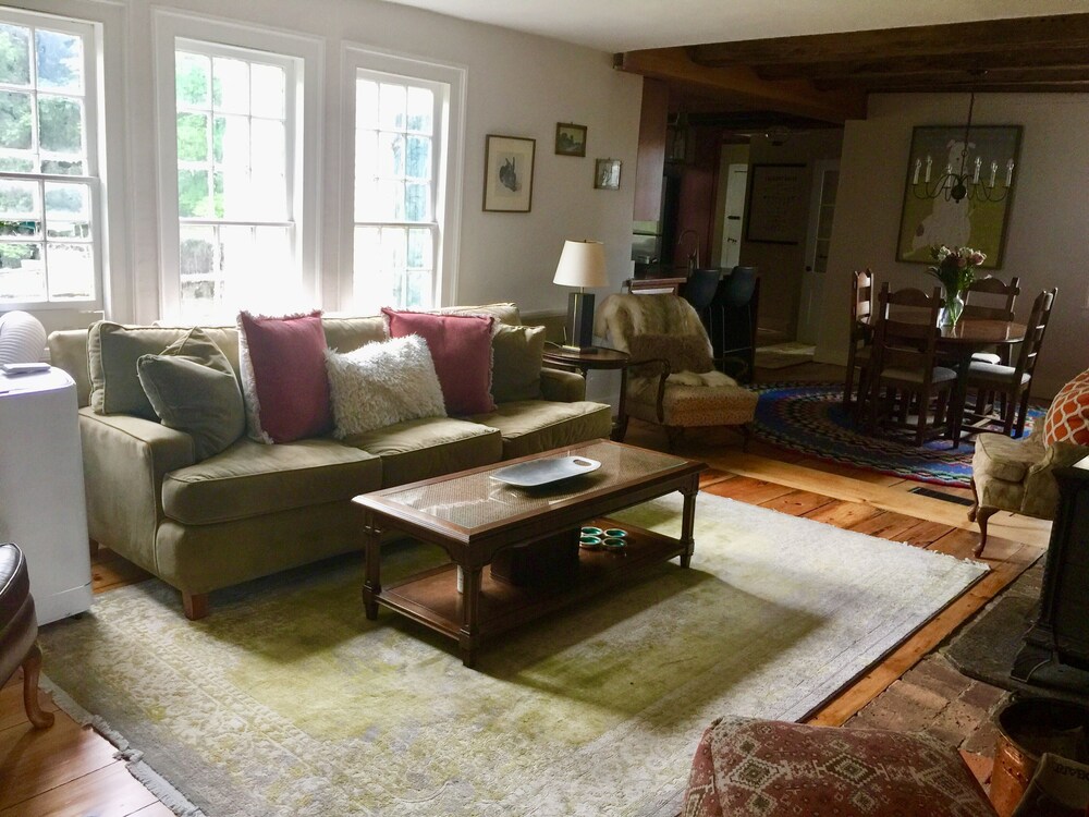 New England Get Away! Lovely New Hampshire Cape and Equine Facility