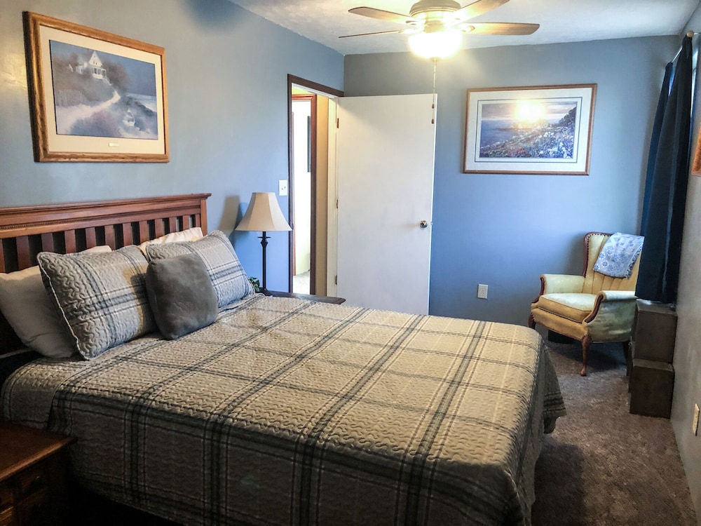 Catawba Fish House next to Herbs Bait Catawba Island Vrbo