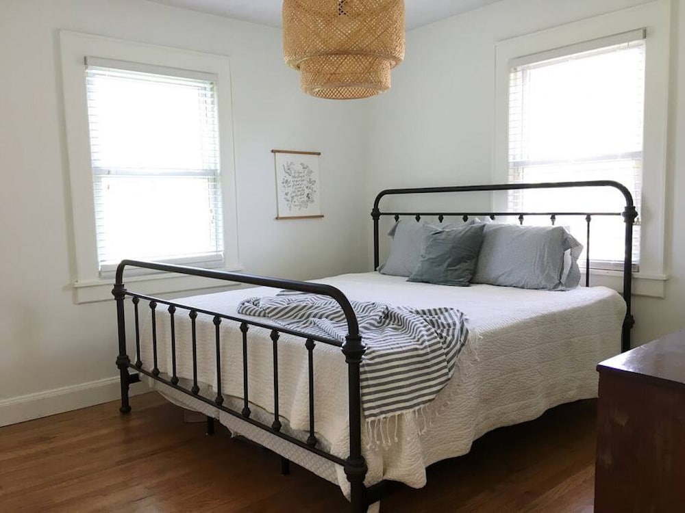 1940's Bungalow near Downtown & UT Campus