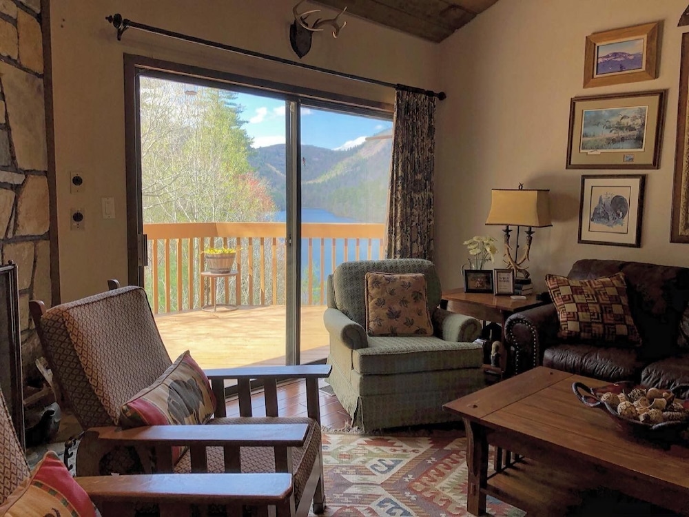 Lakeside Mountain Condo w/ Awesome View & Resort Amenities