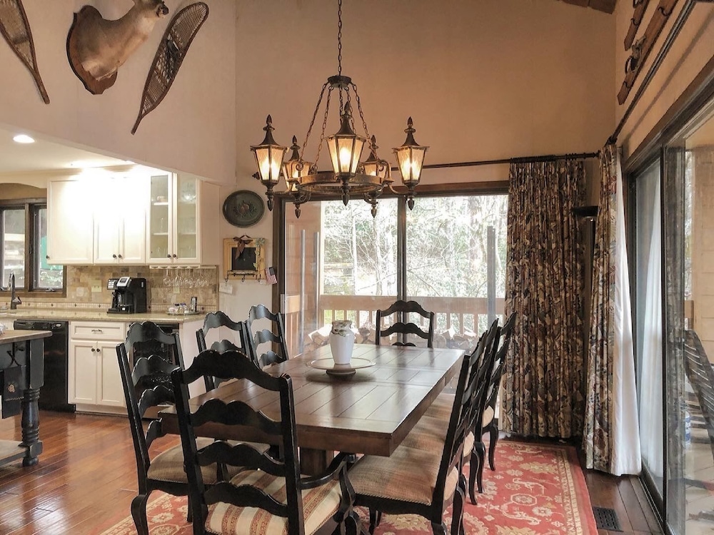 Lakeside Mountain Condo w/ Awesome View & Resort Amenities