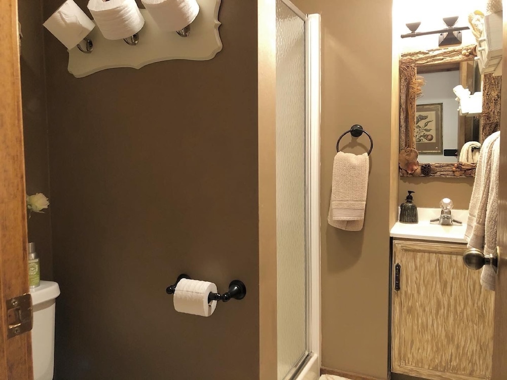 Lakeside Mountain Condo w/ Awesome View & Resort Amenities