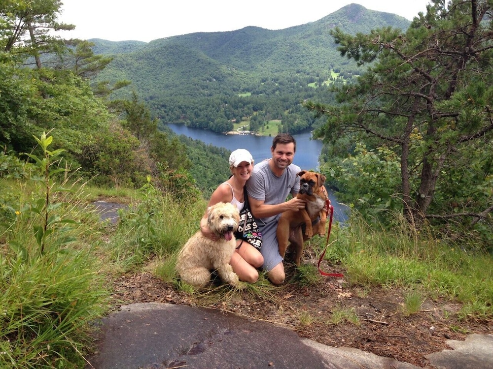 Lakeside Mountain Condo w/ Awesome View & Resort Amenities