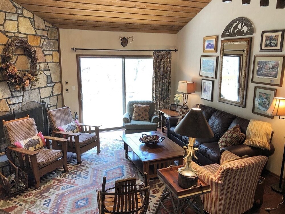 Lakeside Mountain Condo w/ Awesome View & Resort Amenities