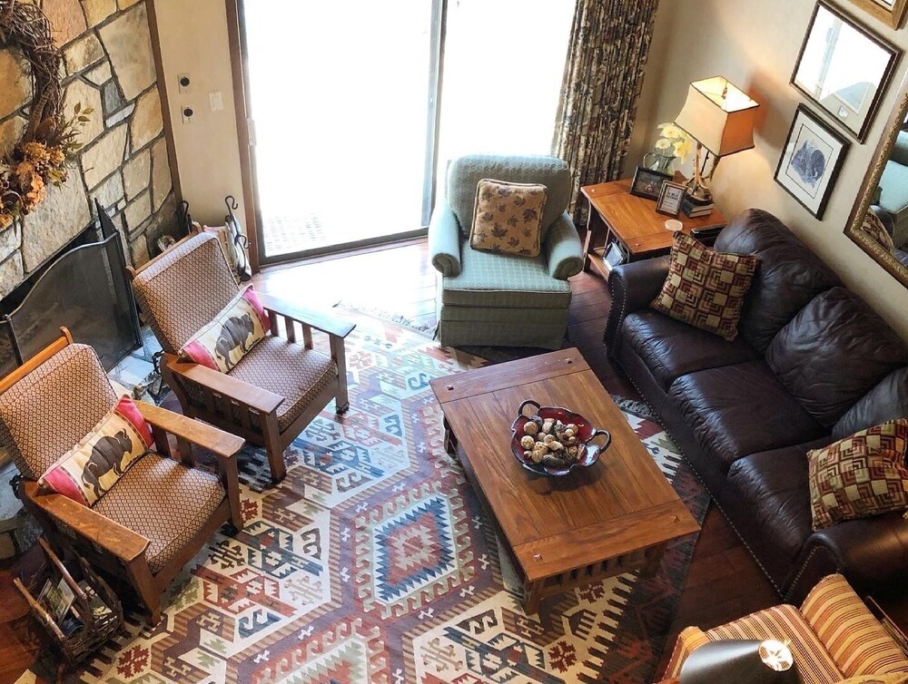 Lakeside Mountain Condo w/ Awesome View & Resort Amenities