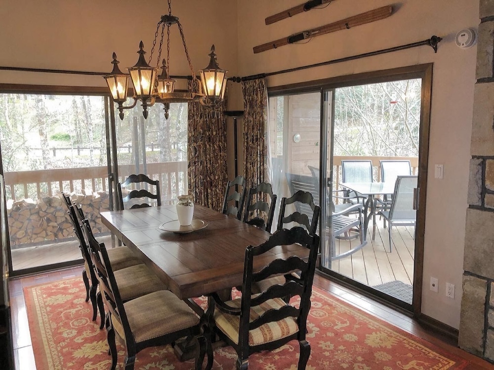 Lakeside Mountain Condo w/ Awesome View & Resort Amenities