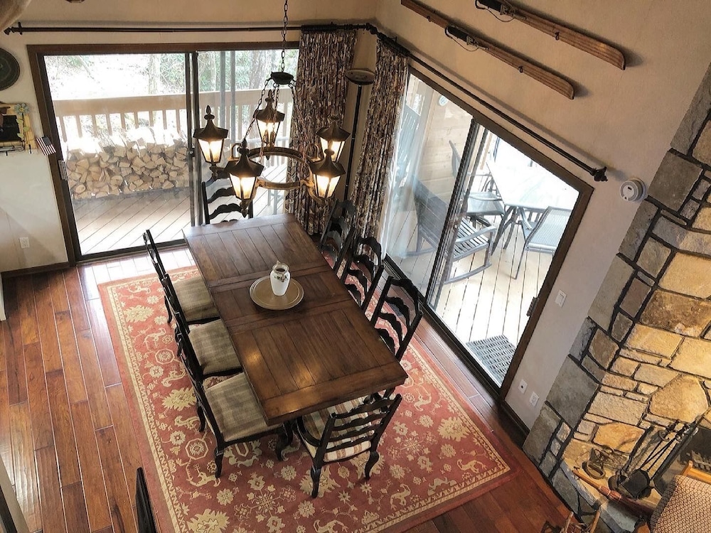 Lakeside Mountain Condo w/ Awesome View & Resort Amenities