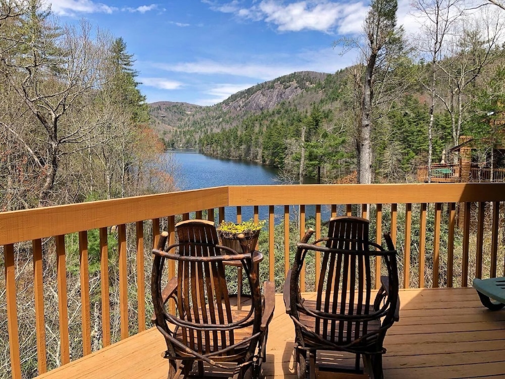Lakeside Mountain Condo w/ Awesome View & Resort Amenities