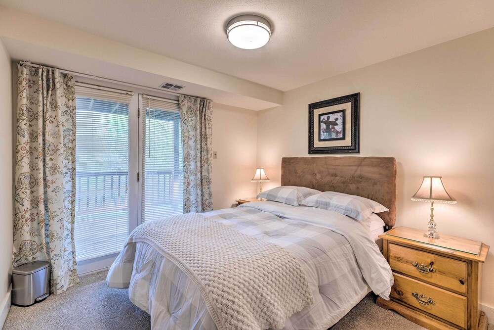 PetFriendly Massanutten Resort Home w/ Yard!, McGaheysville Room