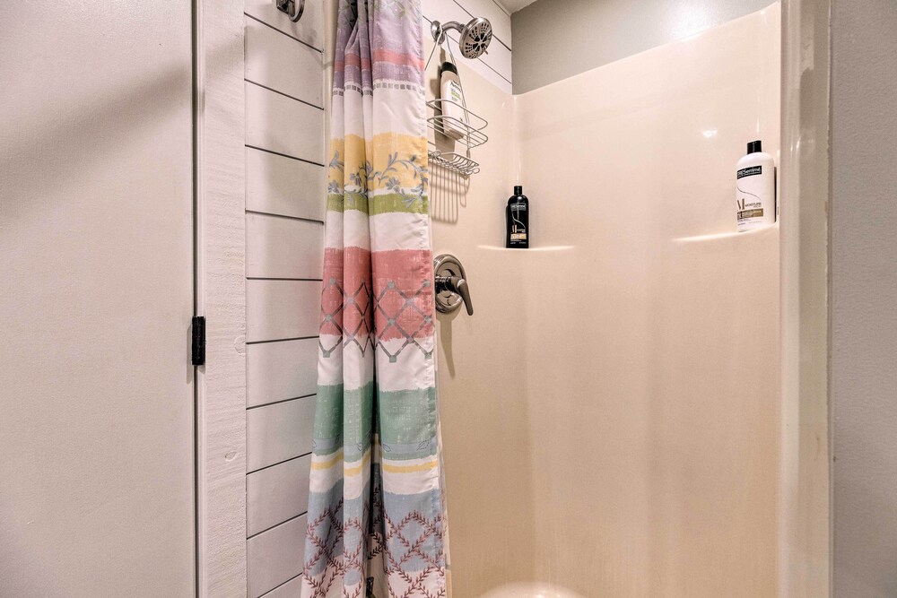 PetFriendly Massanutten Resort Home w/ Yard!, McGaheysville Room