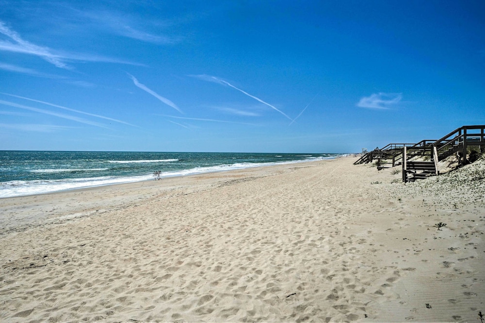 NEW! Carolina Beach Condo w/ Deck: Steps to Shore!