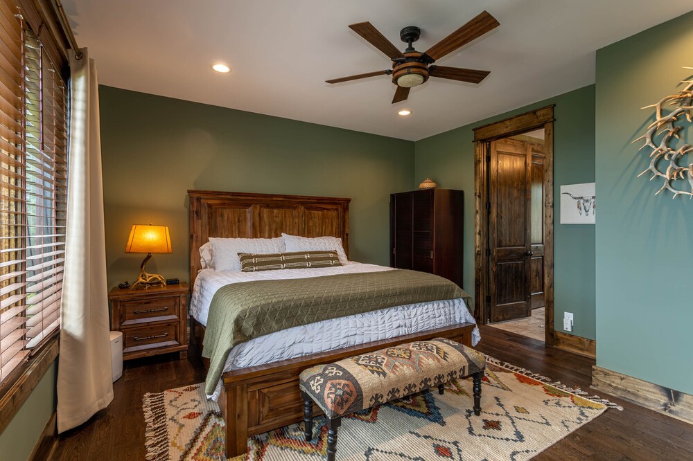 Eagles Overlook pet friendly Eagles Nest home with pool table, views