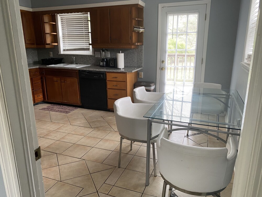 Lenox Mall Private 3Bed 2Bath WiFi TVinallRooms FreeParking