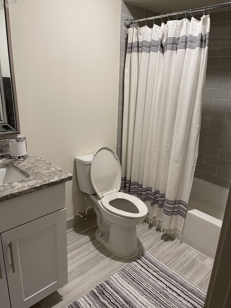 Lenox Mall Private 3Bed 2Bath WiFi TVinallRooms FreeParking