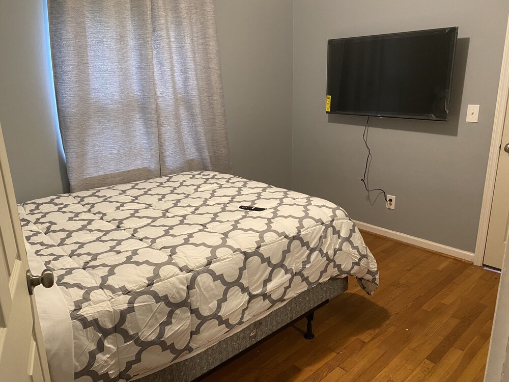 Lenox Mall Private 3Bed 2Bath WiFi TVinallRooms FreeParking