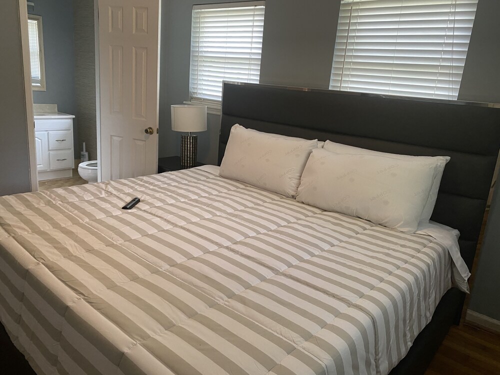 Lenox Mall Private 3Bed 2Bath WiFi TVinallRooms FreeParking