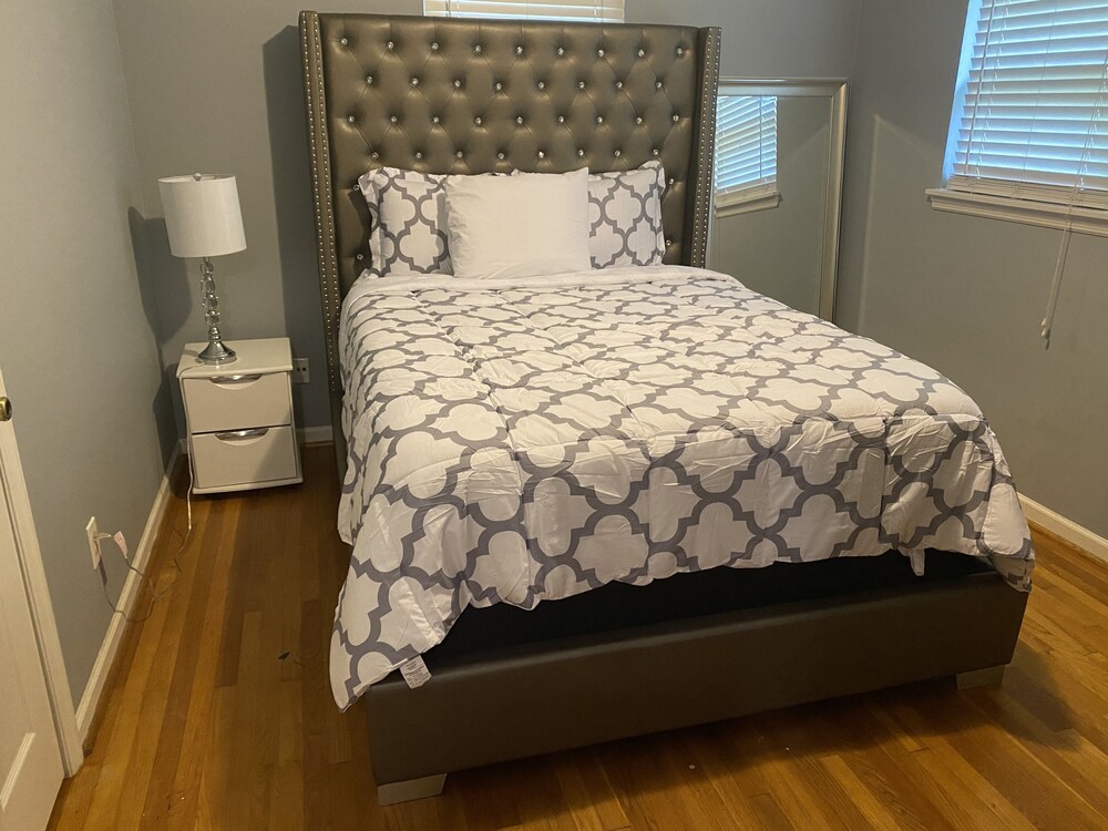 Lenox Mall Private 3Bed 2Bath WiFi TVinallRooms FreeParking