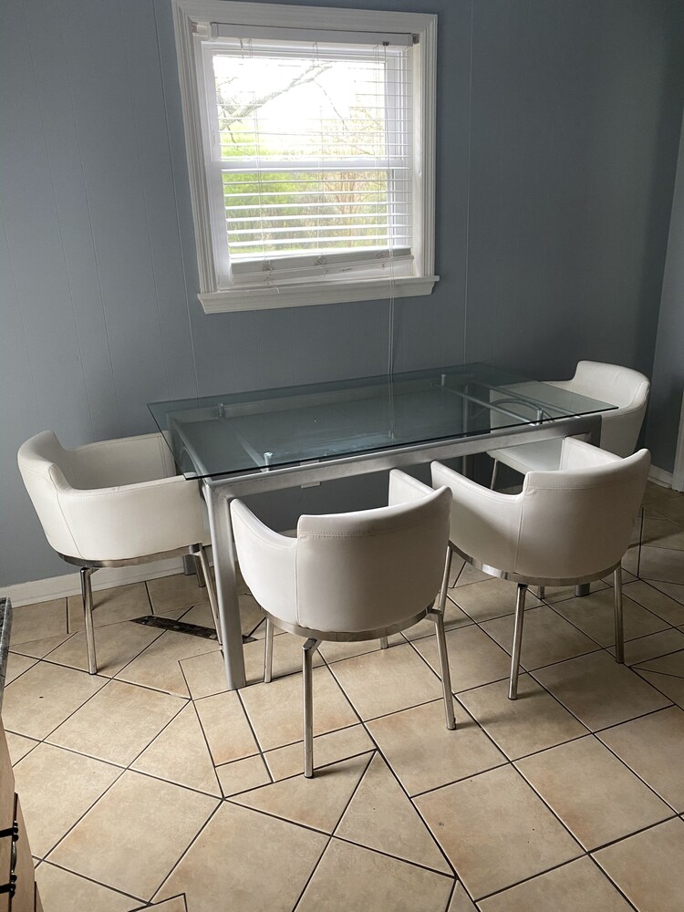 Lenox Mall Private 3Bed 2Bath WiFi TVinallRooms FreeParking