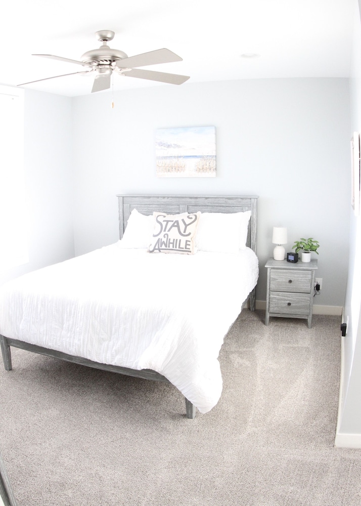 Beach Condo downtown St. Joseph Waterfront District. Five Stars