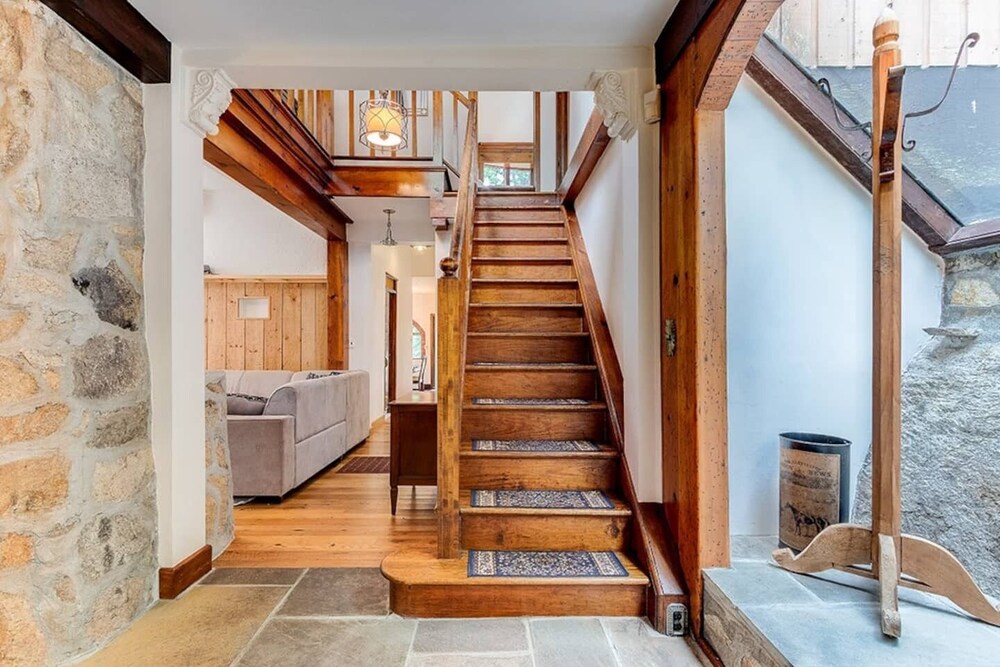 Castle by the Lake Deals & Reviews (Lake Peekskill, USA) Wotif