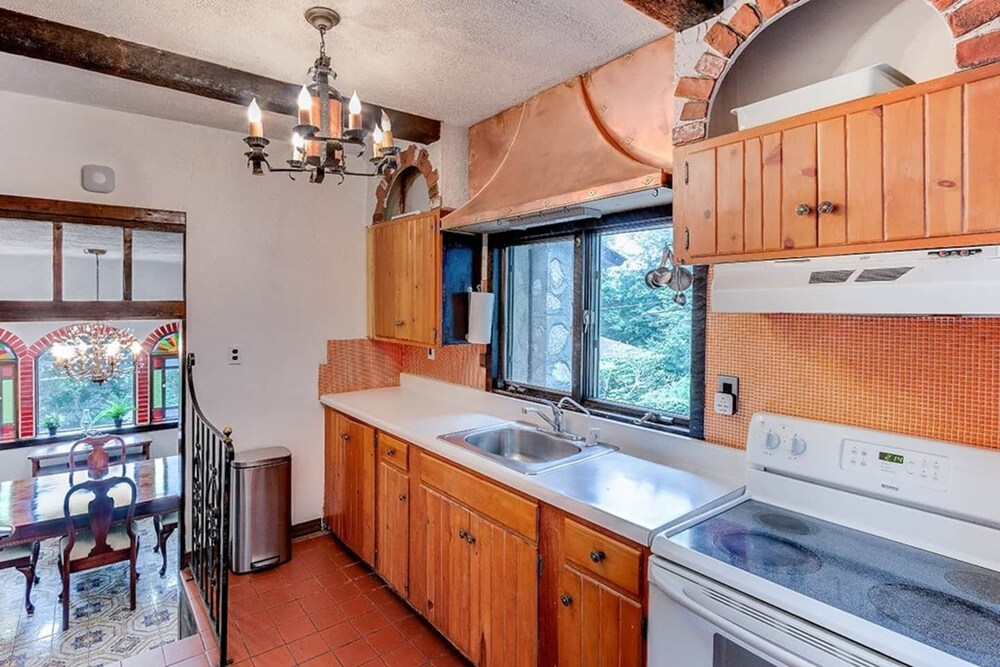 Castle by the Lake Deals & Reviews (Lake Peekskill, USA) Wotif