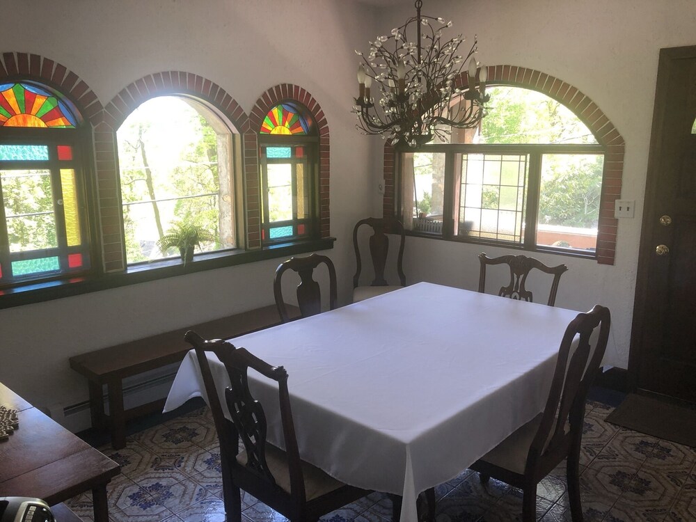 Castle by the Lake Deals & Reviews (Lake Peekskill, USA) Wotif