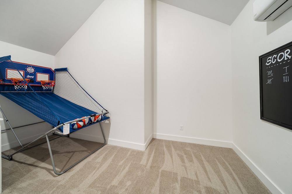 New Gorgeous Monkey Island Lakefront Getaway With In Ground Swim Spa In Vinita Hotel Rates Reviews On Orbitz New Gorgeous Monkey Island Lakefront Getaway With In Ground Swim Spa In Vinita Hotel Rates Reviews On Orbitz