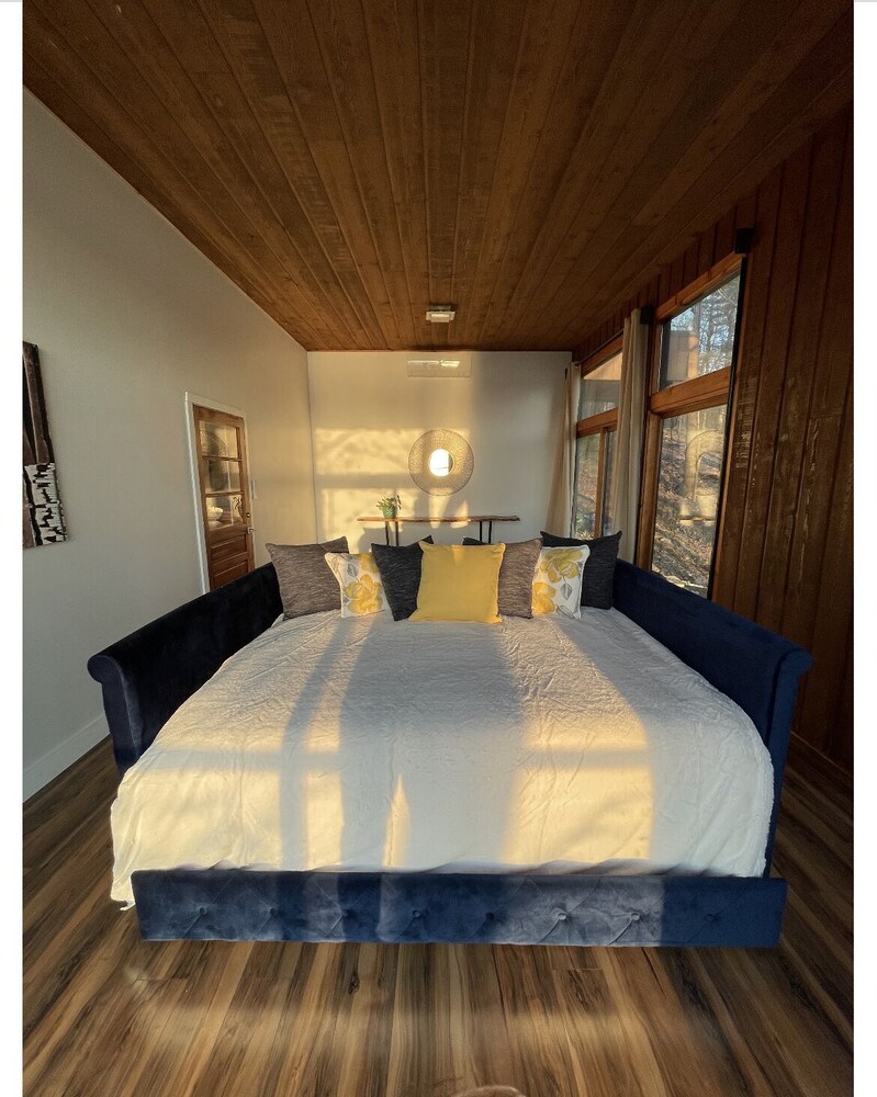 MidCentury modern Lakeview Stay Lansing Vrbo