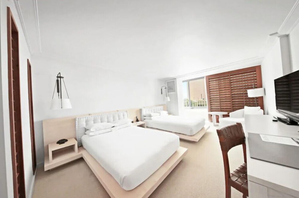 Gorgeous Hawaii Getaway! 2 Stunning Studio Suites, Pools, Restaurant