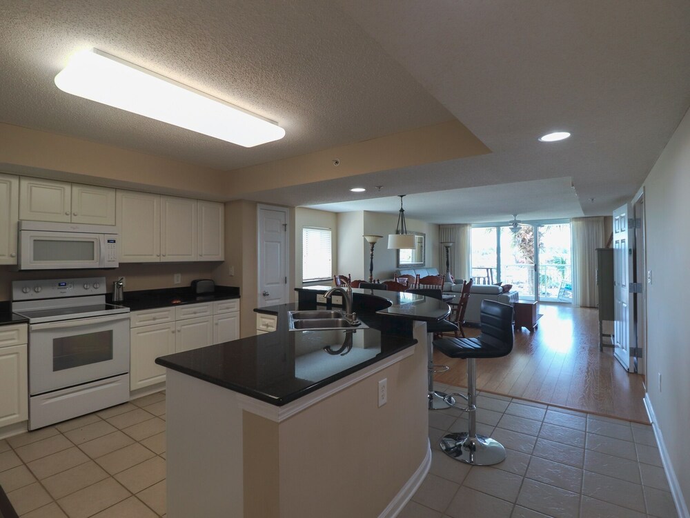 Yacht Club Villas #1-201 3 Bedroom Condo