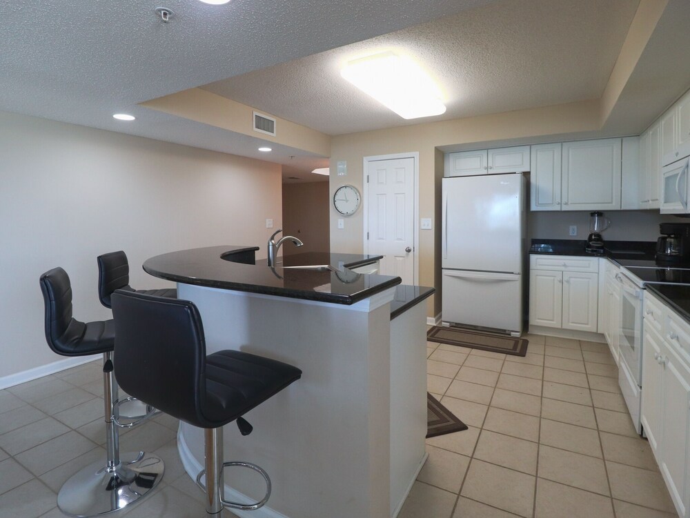 Yacht Club Villas #1-201 3 Bedroom Condo