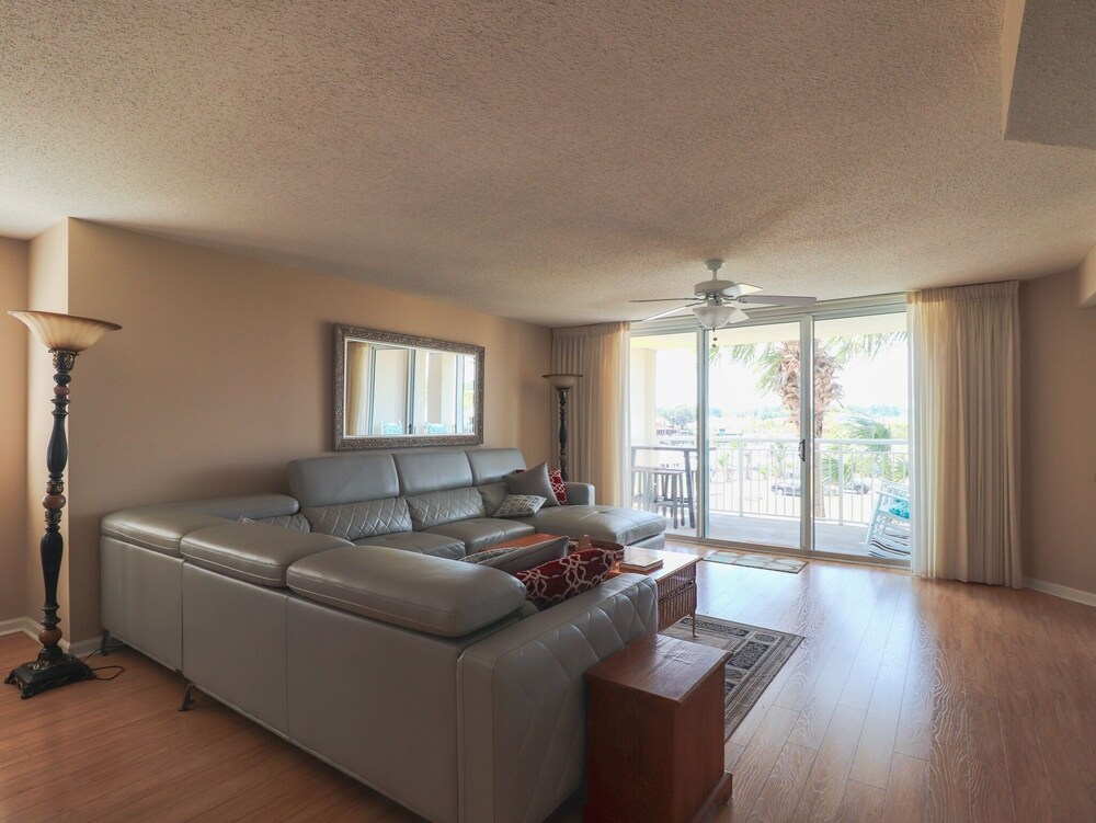 Yacht Club Villas #1-201 3 Bedroom Condo